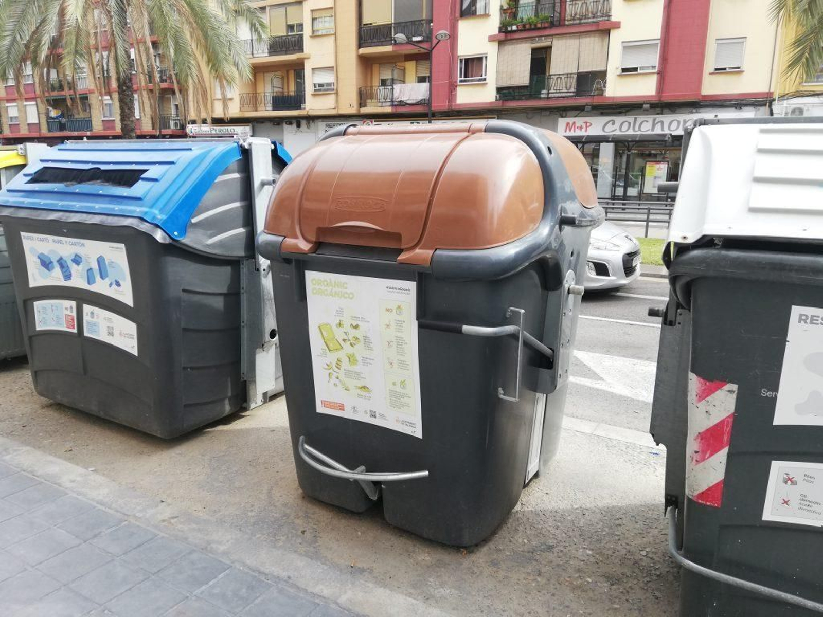 Granada sumará el quinto contenedor, el marrón, con la nueva concesión de basura