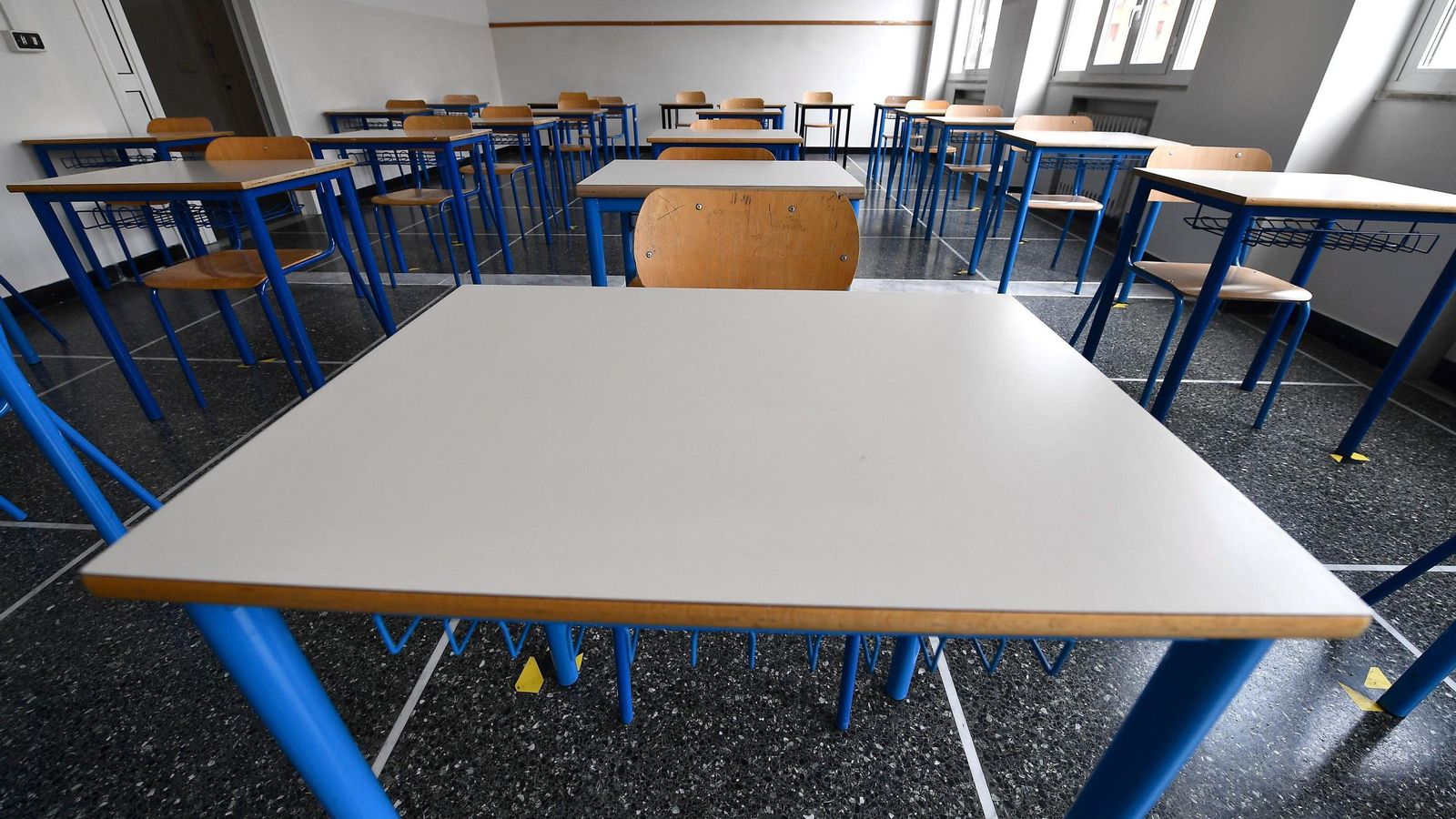 Un pupitre en un centro educativo.