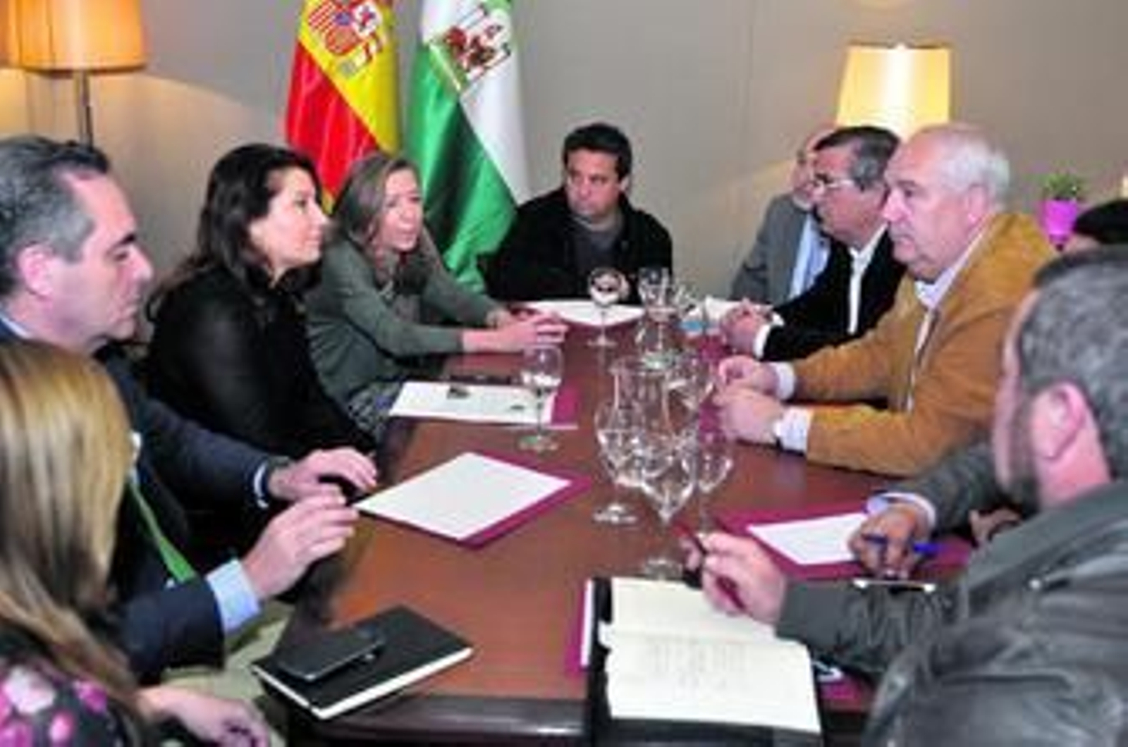 La delegada del Gobierno, Carmen Crespo, se reunió ayer con el secretario general de CCOO Andalucía, Francisco Carbonero, para tratar el tema de la mina.