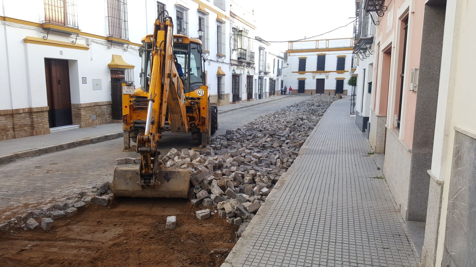 Reurbanización integral de  la calle Pablo Picasso gracias al PFEA-2016