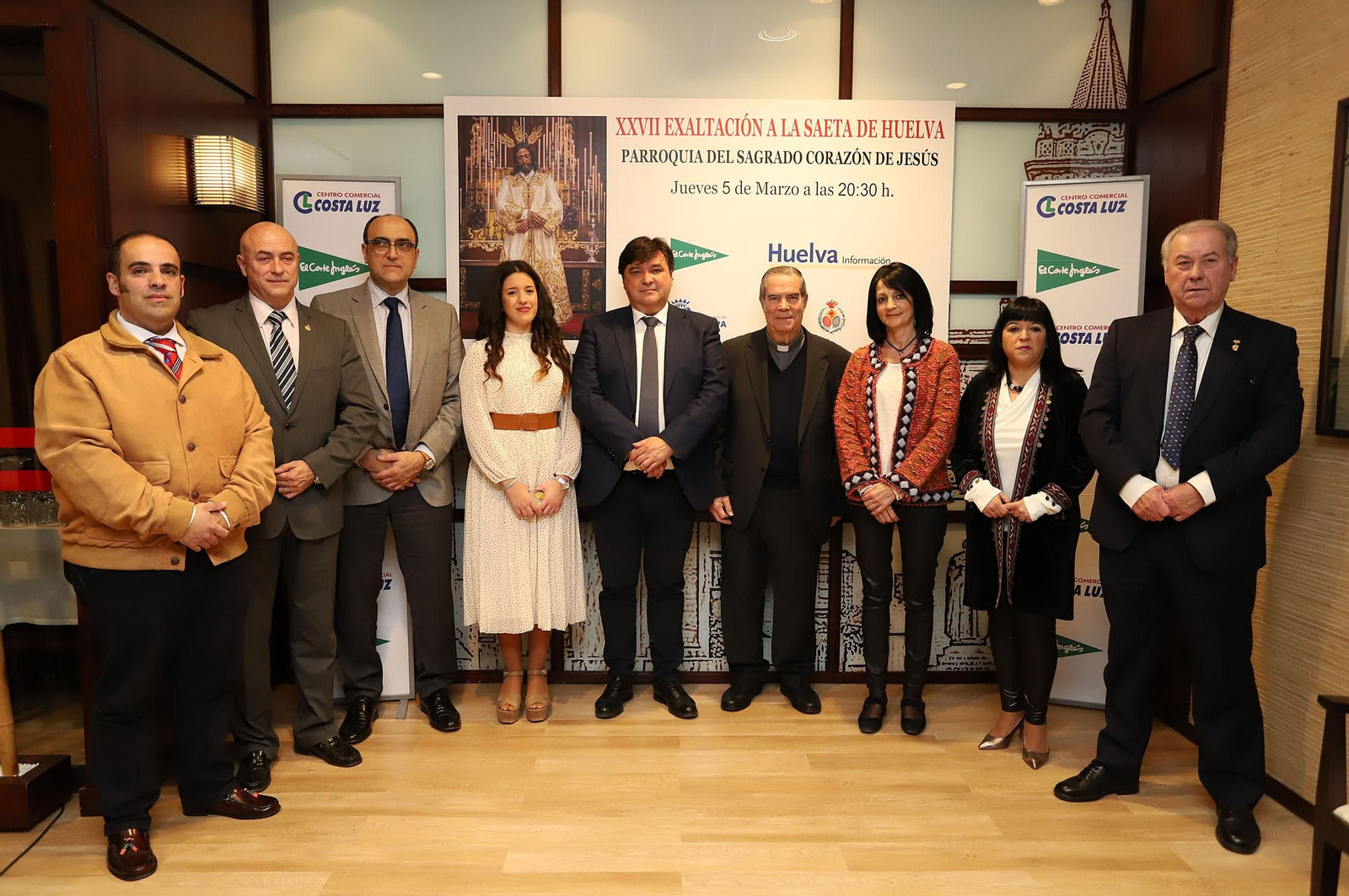 Participantes y organizadores de la Exaltación a la Saeta en el restaurante de El Corte Inglés.