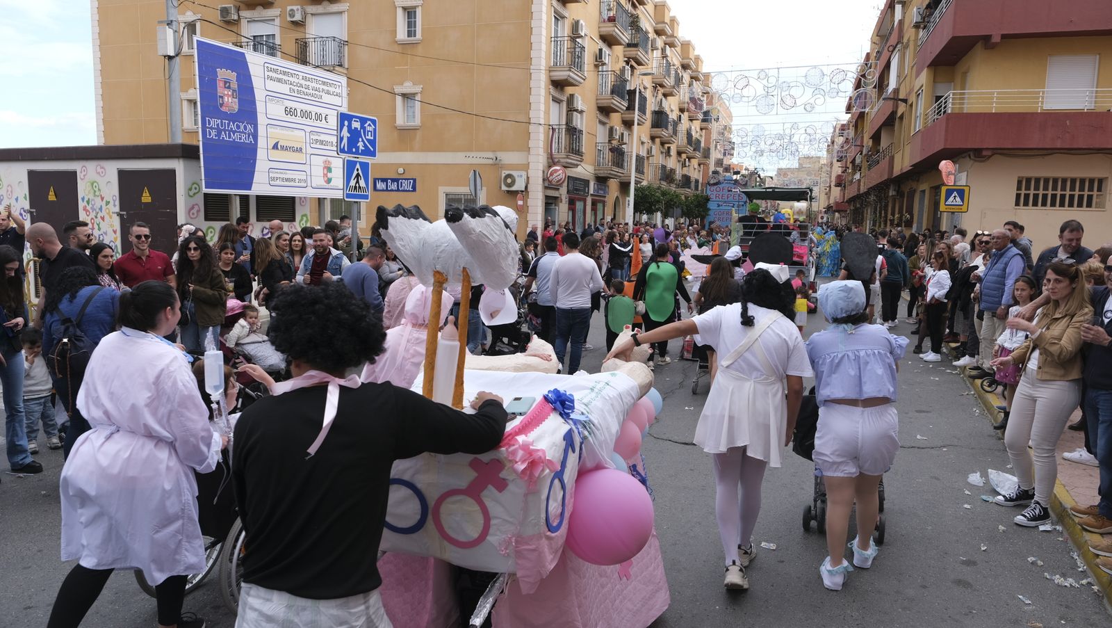 Imágenes de las carrozas de la Fiestas de San José de Benahadux