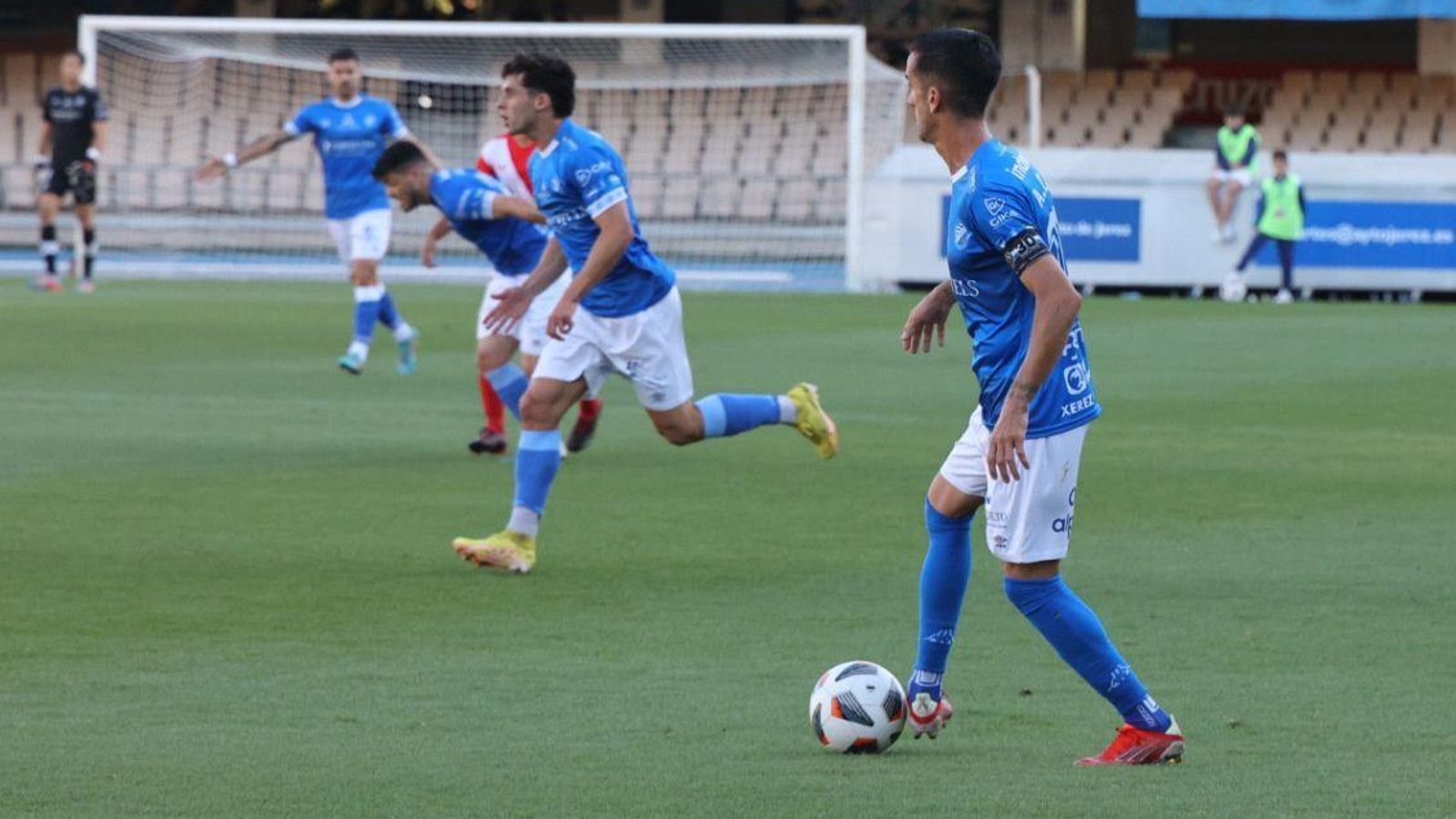 Bello fue la gran novedad del once del Xerez DFC ante el Sevilla Atlético.