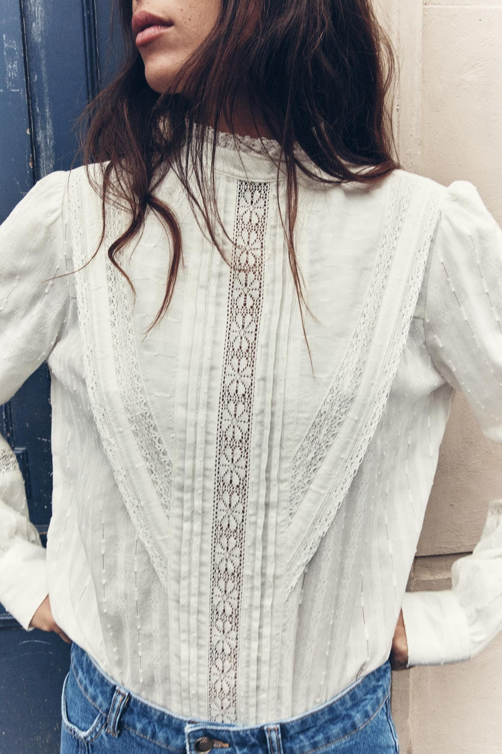 Blusa romántica de Zara.