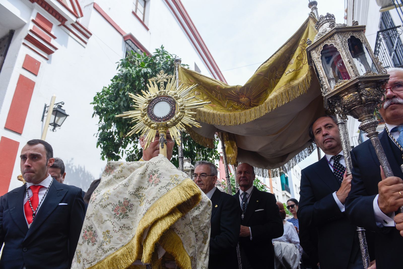 La procesión eucarística de la Parroquia de San Lorenzo, en imágenes