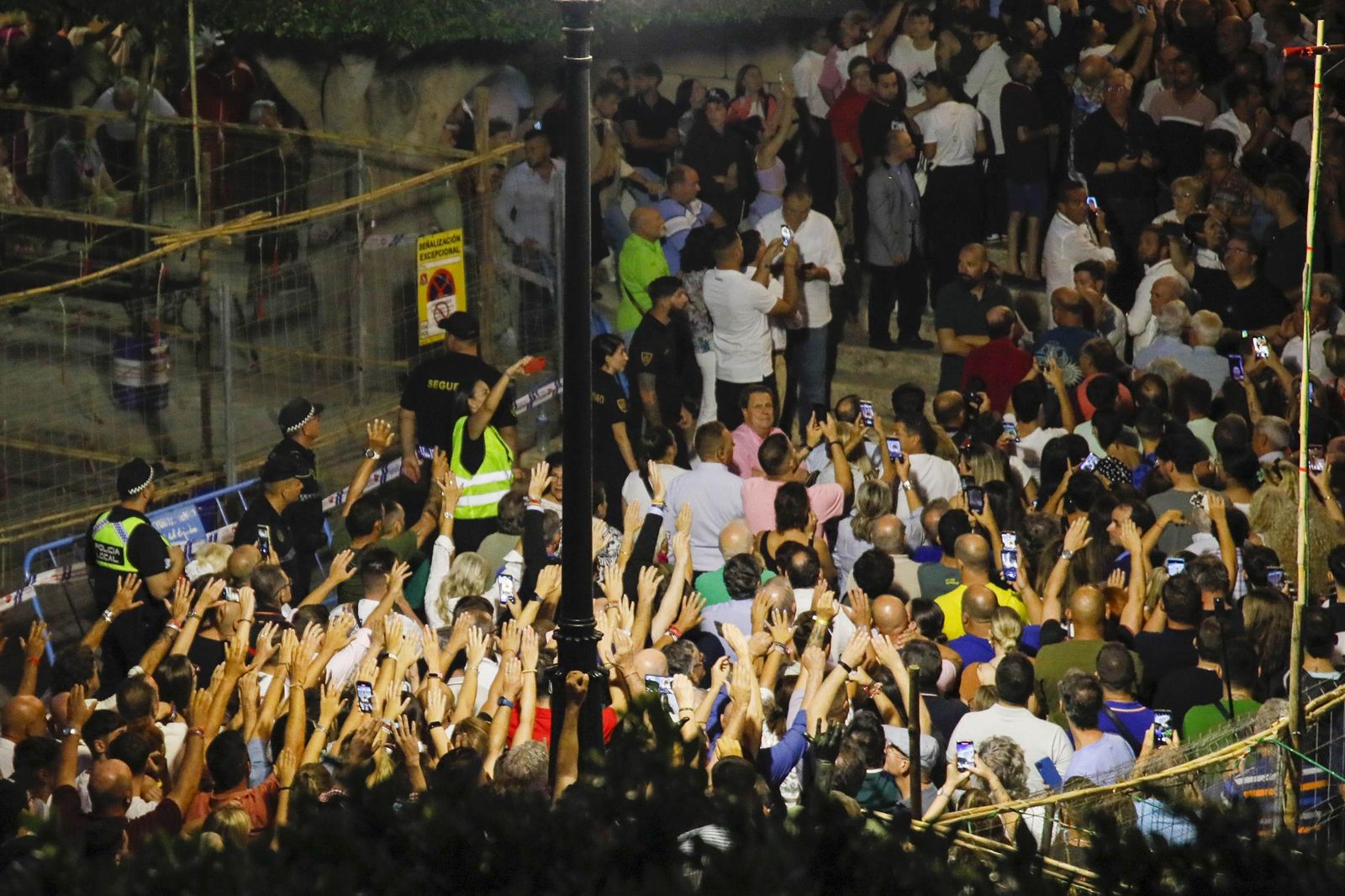 Las imágenes de la misa vespertina y procesión del Cristo de la Luz de Dalías