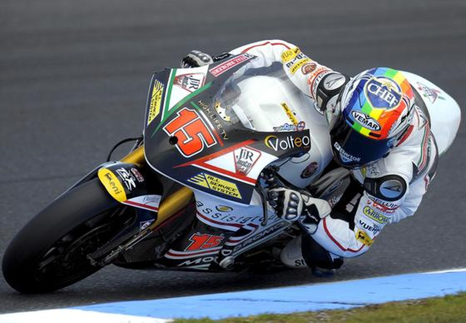 De Angelis se estrena en Moto2 imponiéndose a Scott Redding y Andrea Iannone.

Foto: EFE · AFP · Reuters