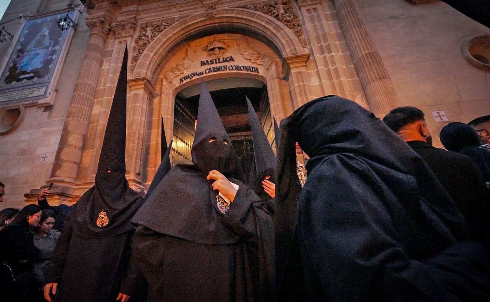 Las hermandades de La lanzada y Mayor Dolor en imágenes