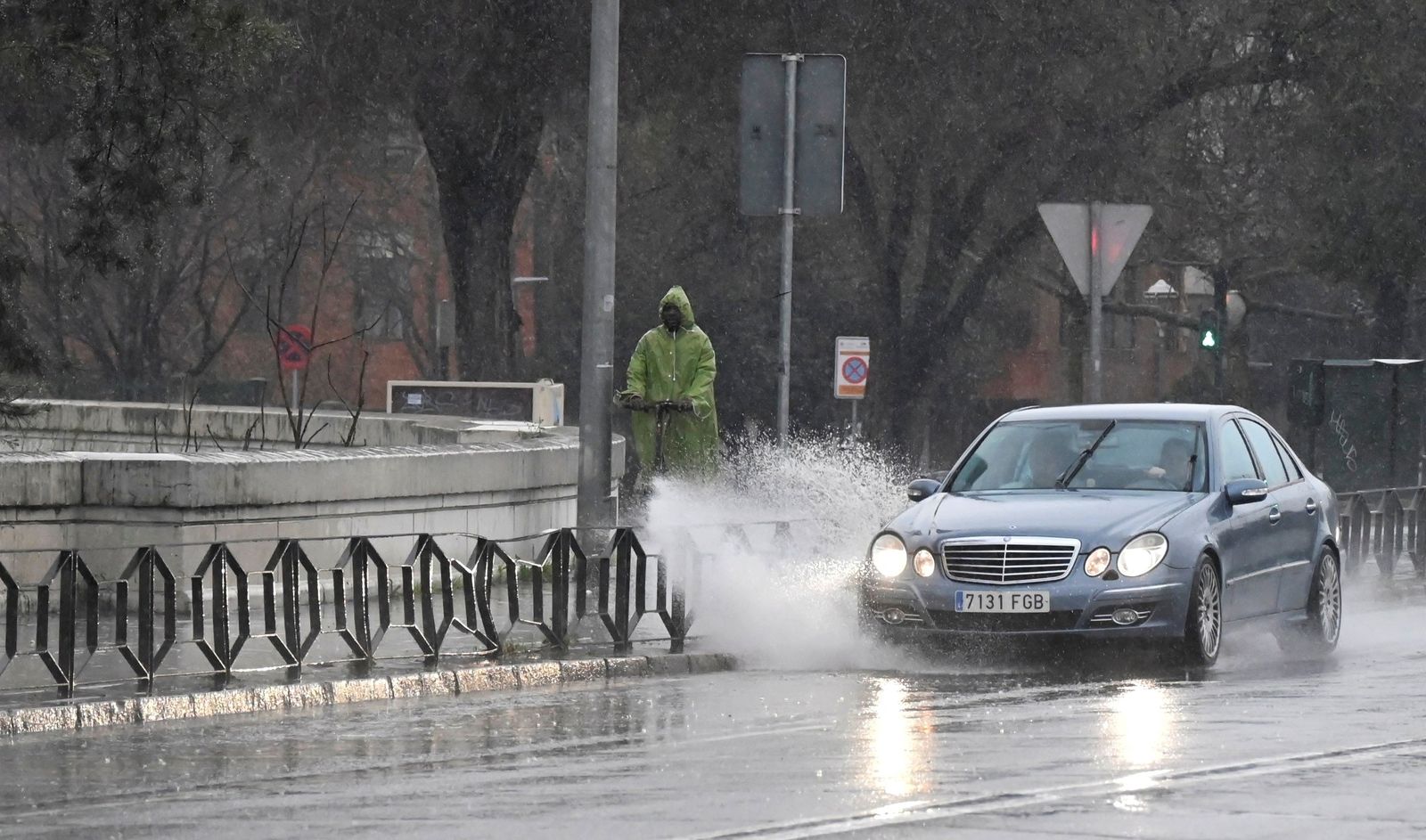 Las imágenes del Día de Andalucía pasado por agua en Córdoba