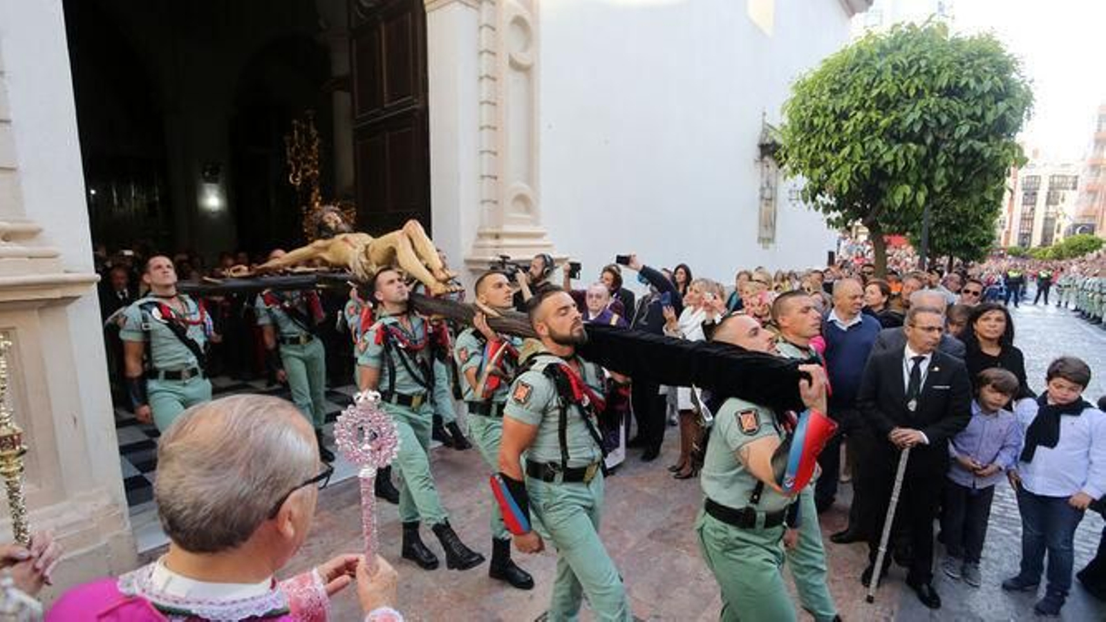 Así fue la procesión del Cristo de la Vera+Cruz acompañado por la Legión en el año 2019
