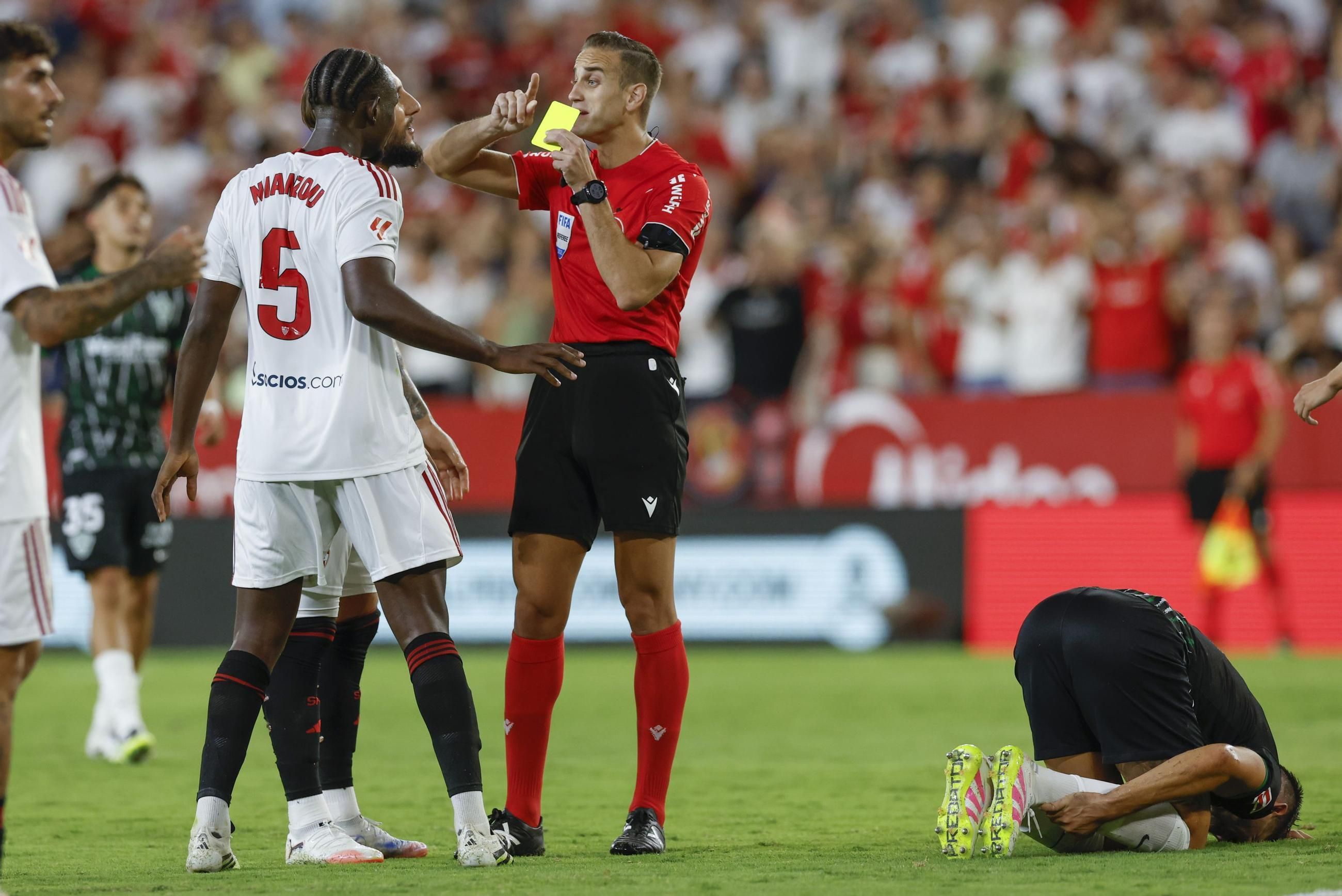 Almeyda estalla contra el exceso de tarjetas amarillas al Sevilla (41): "Lo viví en carne propia en River"