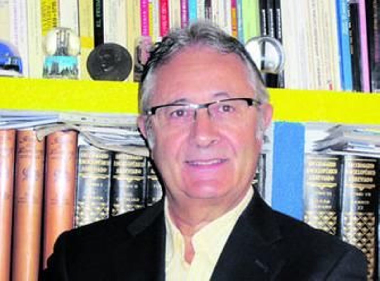 1. Portada de 'Impresiones y paisajes', de Federico García Lorca. 2. Luis Mariscal Parado, amigo de Lorca. 3. Lorca en la Cartuja de Miraflores. 4. García Lorca junto a Berrueta y Luis Mariscal en el Monasterio de Silos.  Reportaje gráfico: José Luis Delgado