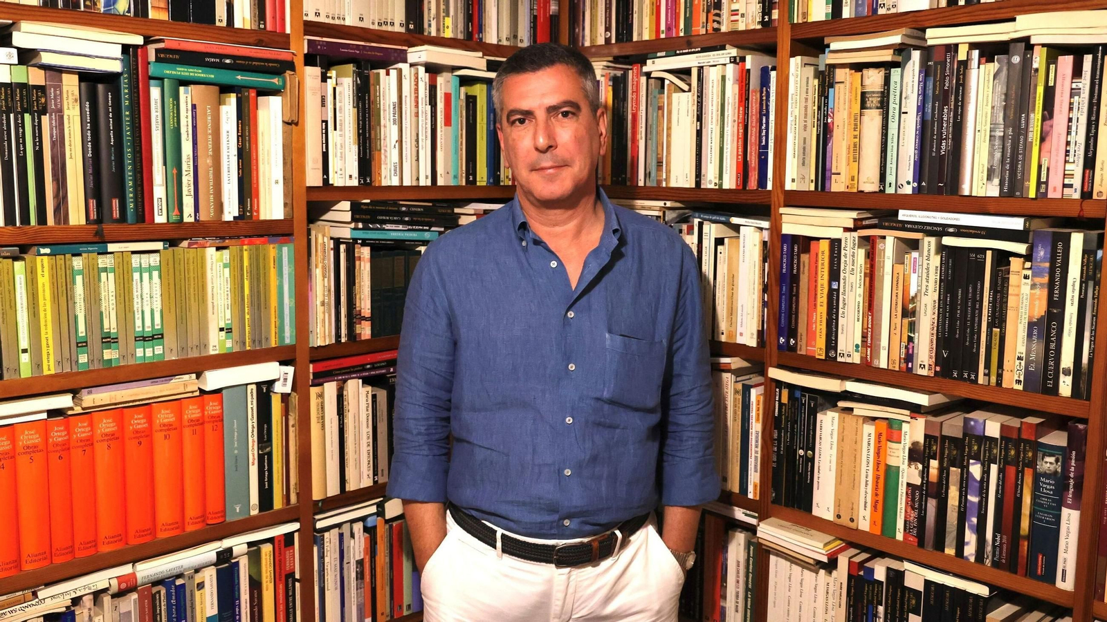 César Romero, en su despacho.