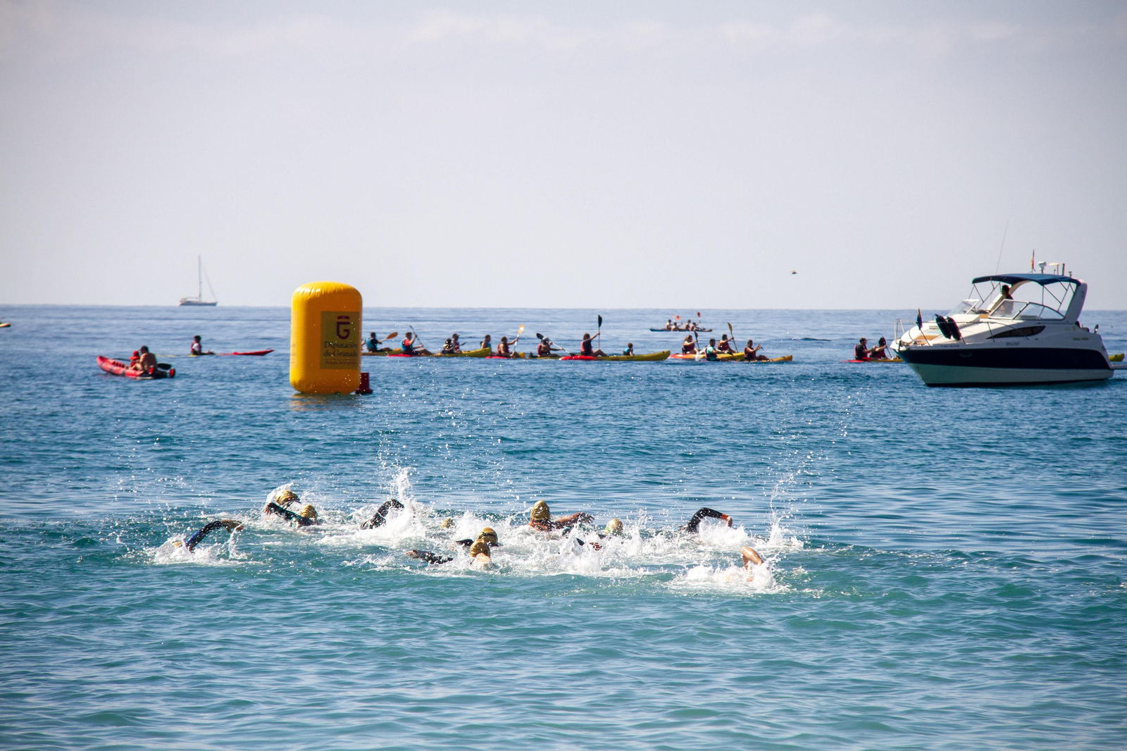 Así ha sido la XXI Travesía a Nado de la Bahía de La Herradura