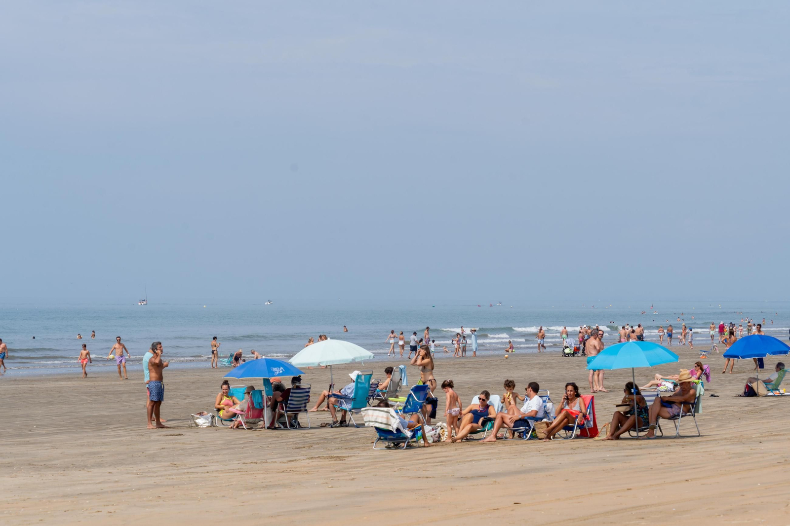 El ambiente de las playas de Huelva el domingo 24 de agosto