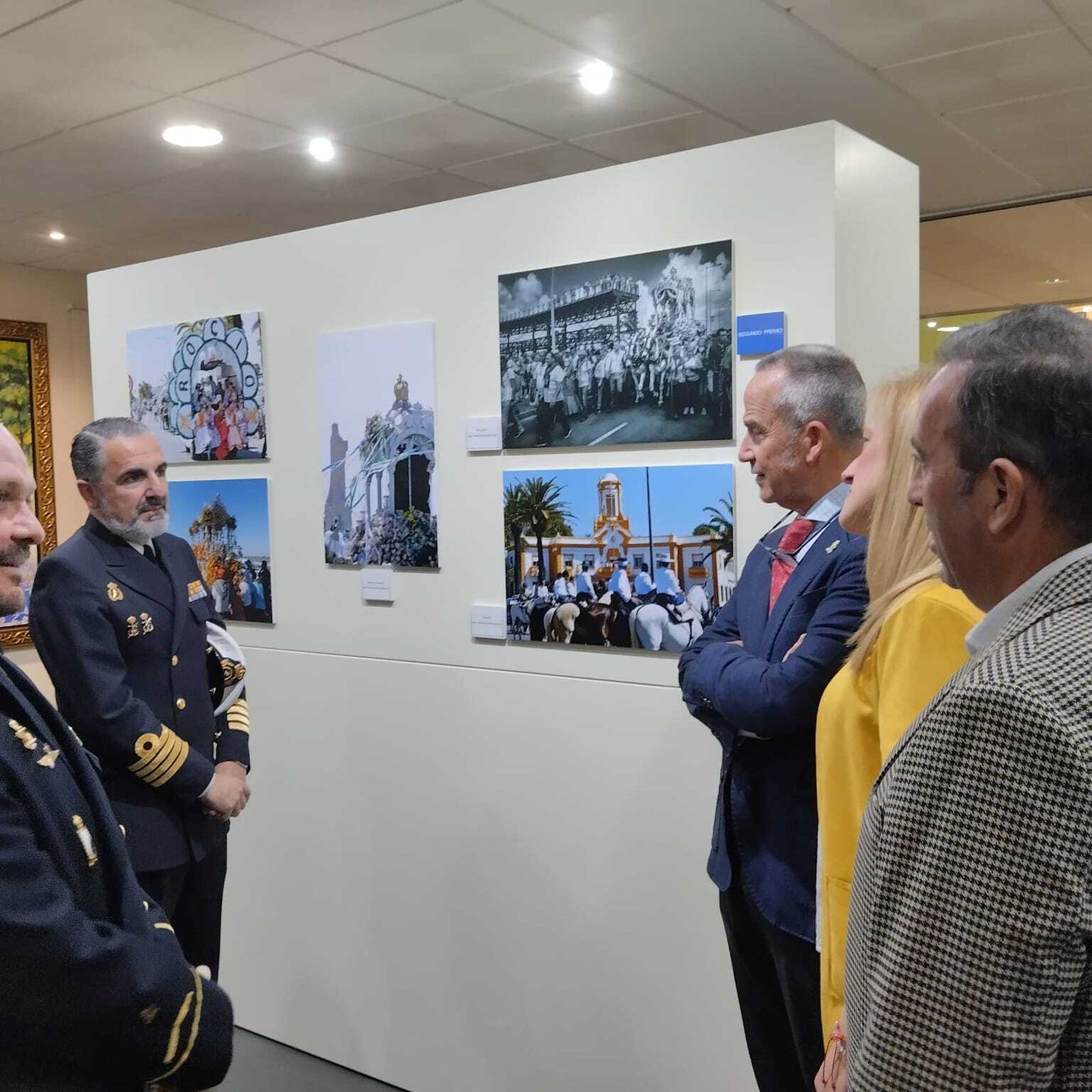 La Armada Española durante la visita a la exposición.