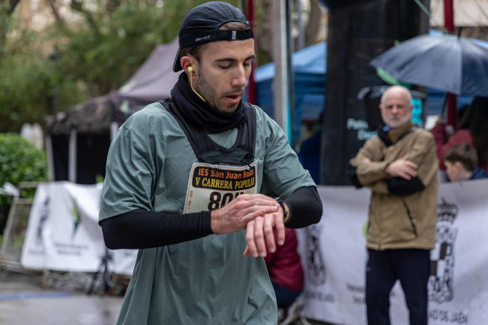 En imágenes: la lluvia no frena a más de un millar de corredores en la V Carrera Popular del IES San Juan Bosco (1)