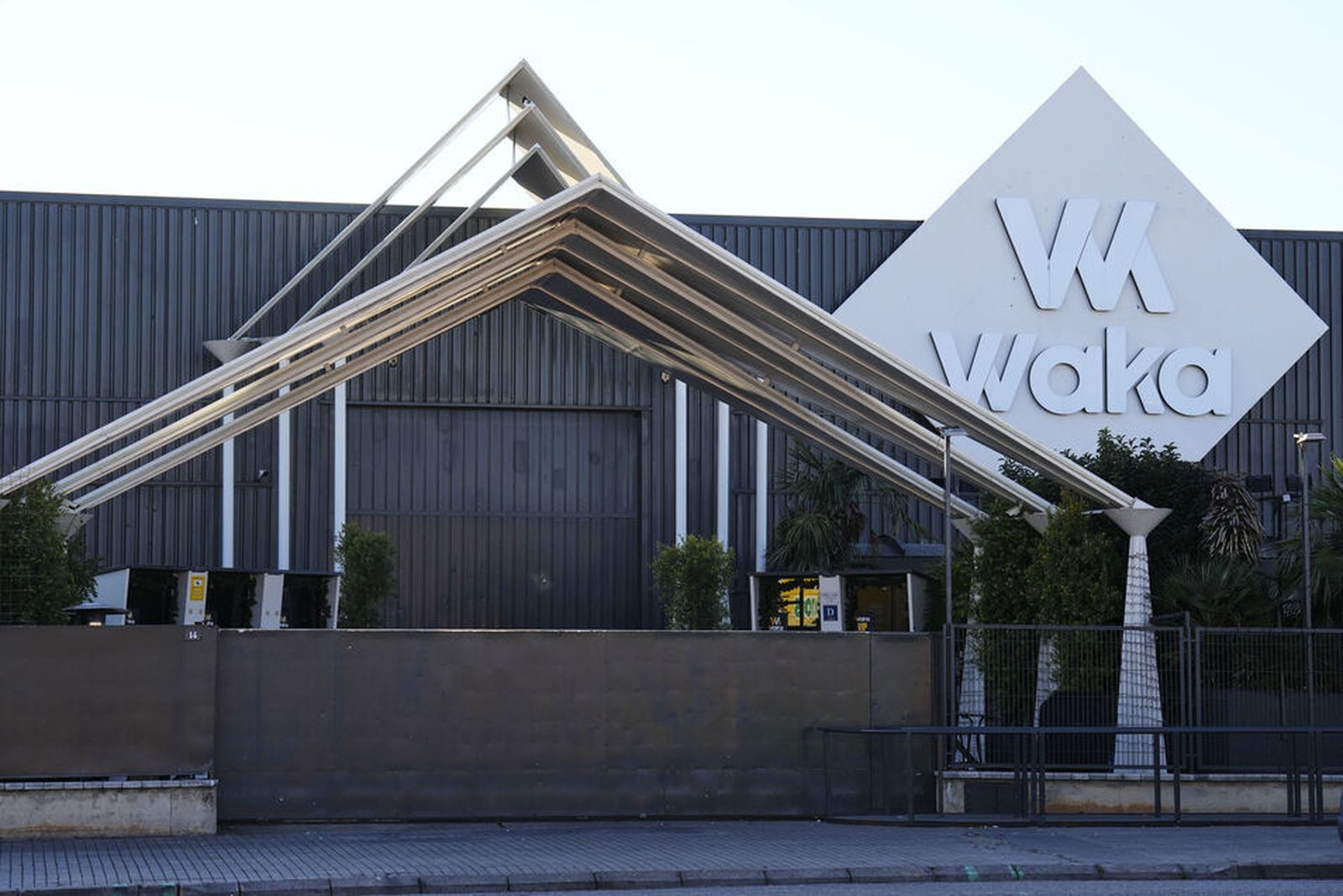 Puerta de la discoteca Waka