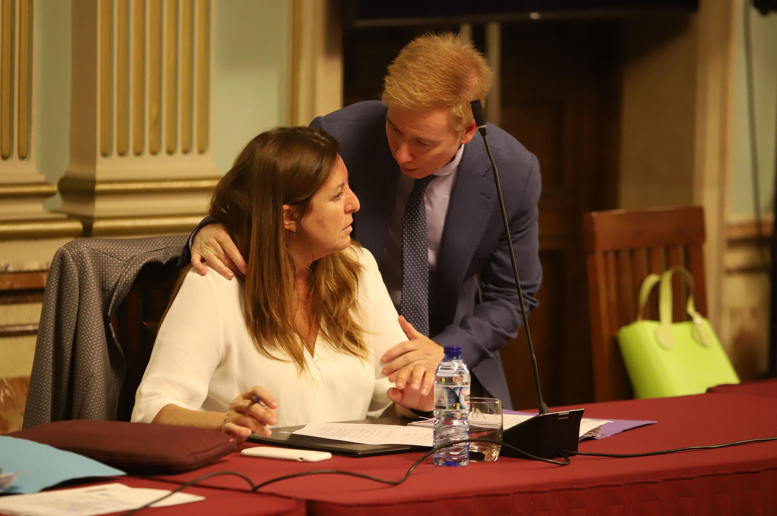 Imágenes del pleno municipal del Ayuntamiento de Huelva