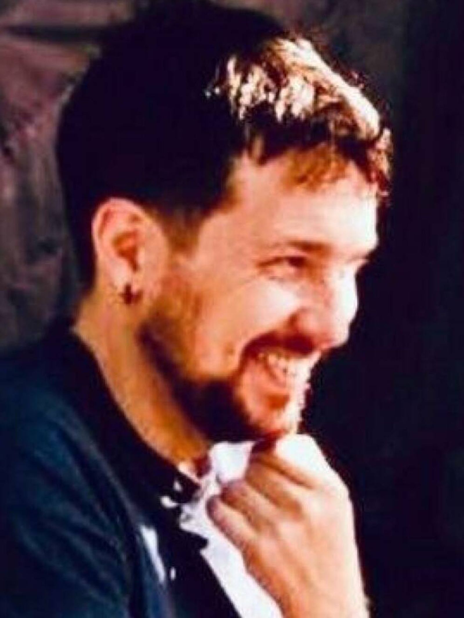 Iglesias, con el pelo mucho más corto y flequillo.