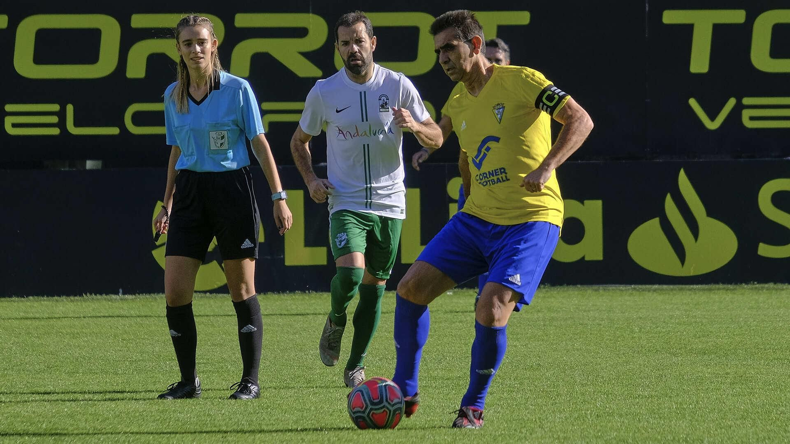 Partido de fútbol a beneficio de la Asociación de Reyes Magos en Carranza
