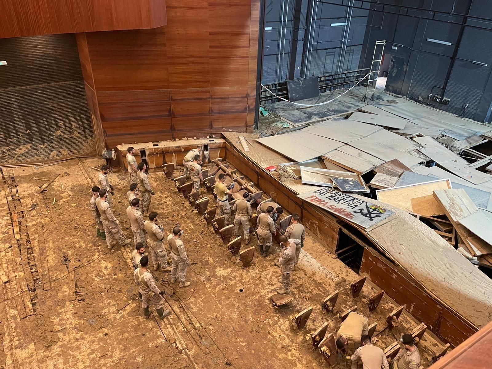 El trabajo incansable de los militares gaditanos en Valencia