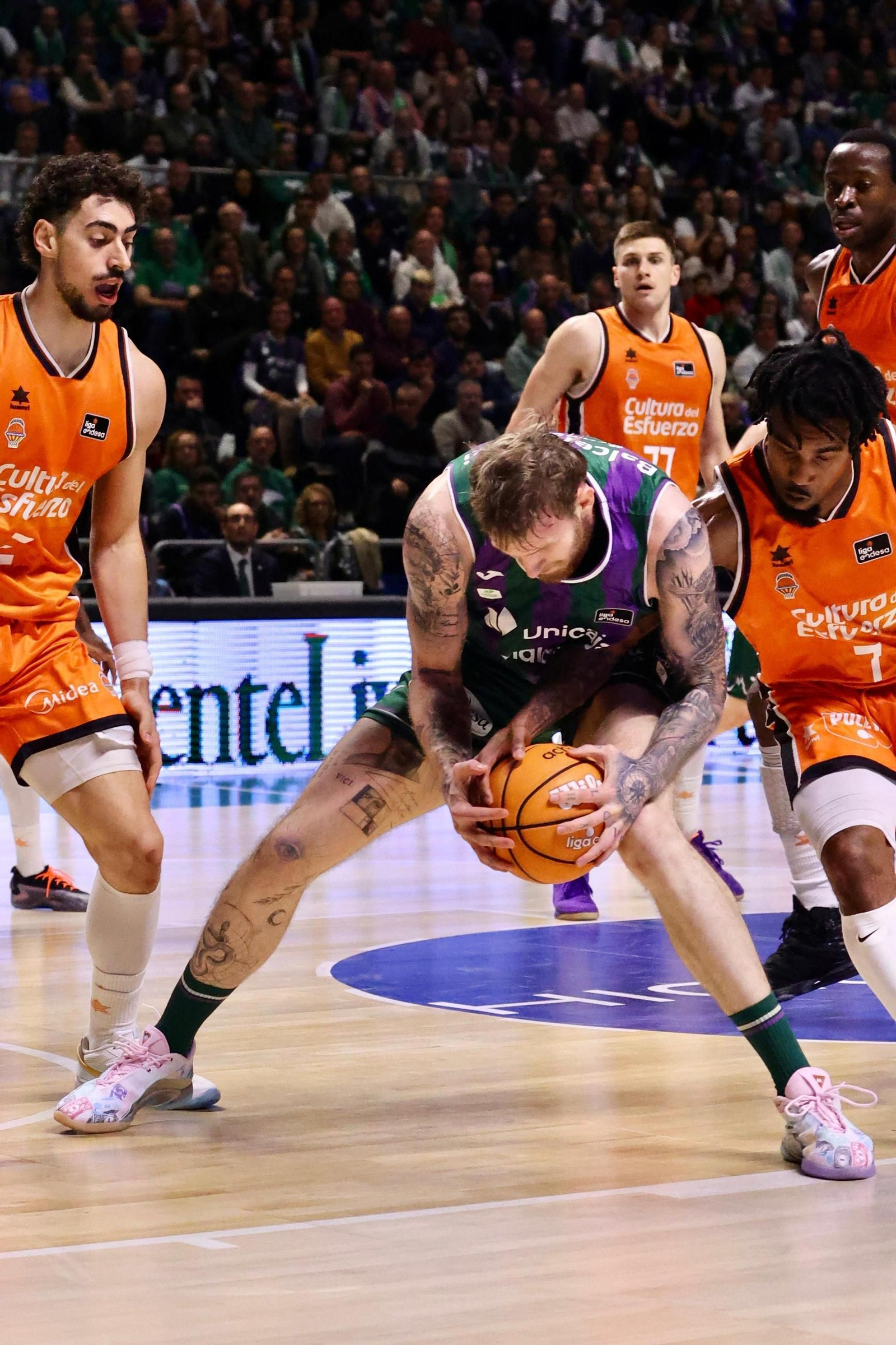 El Unicaja-Valencia Basket, en fotos