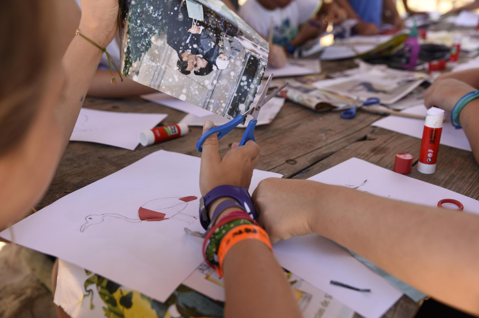 Los más pequeños de la casa se divierten y aprenden a partes casi iguales en los campamentos de verano.