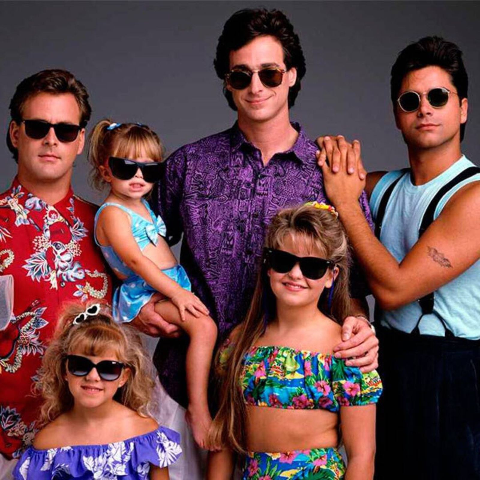 Danny Tanner y su familia especial: sus tres hijas, su hermano y su mejor amigo.