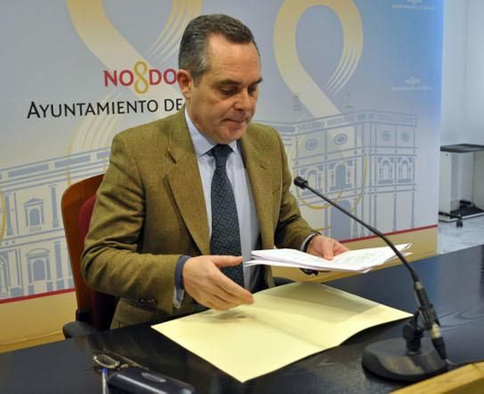 Bueno defiende las 144 nuevas plazas de zona azul por la "petición vecinal"