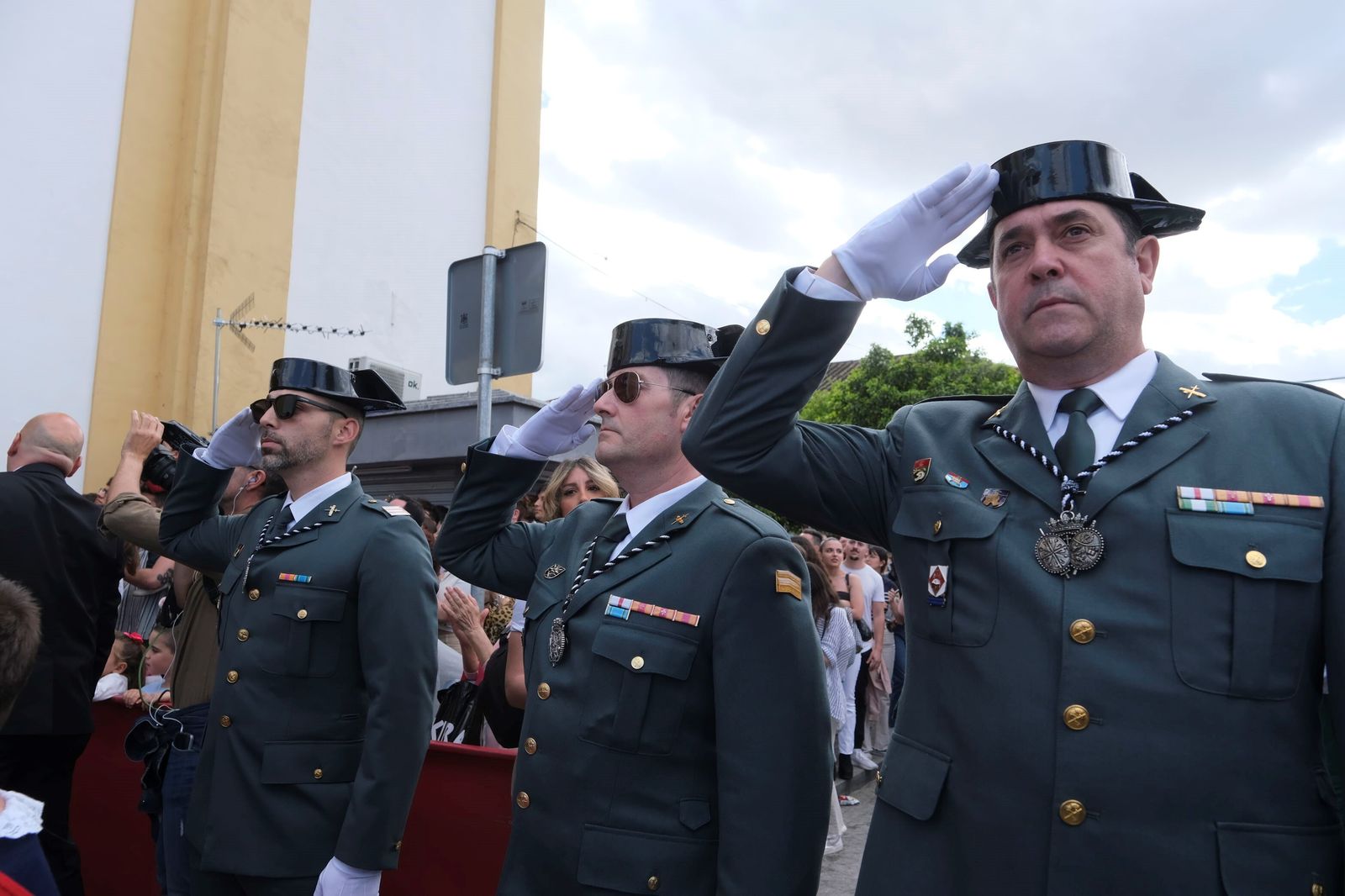 Sábado de Pasión en Córdoba: la procesión de la hermandad de la Presentación al Pueblo de Córdoba, en imágenes
