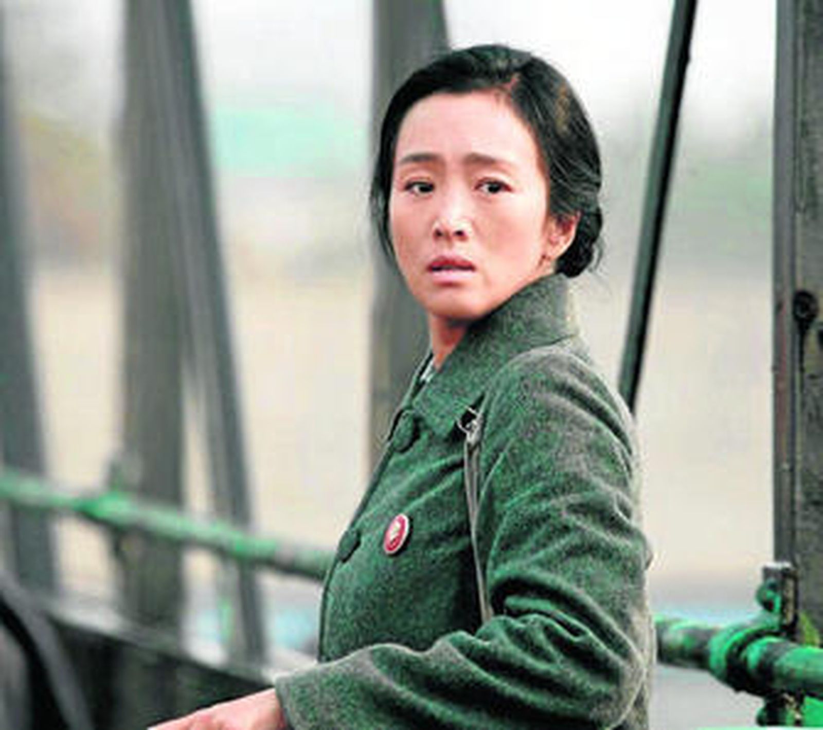 Gong Li, actriz predilecta de Zhang Yimou, ofrece aquí otra interpretación inolvidable.