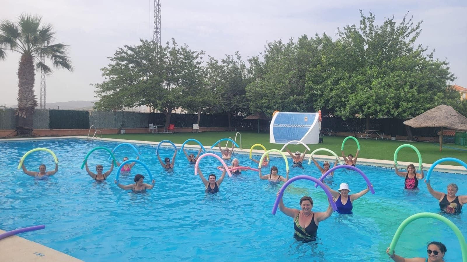 La piscina de Zurgena se convierte todos los años en punto de encuentro para muchos vecinos.