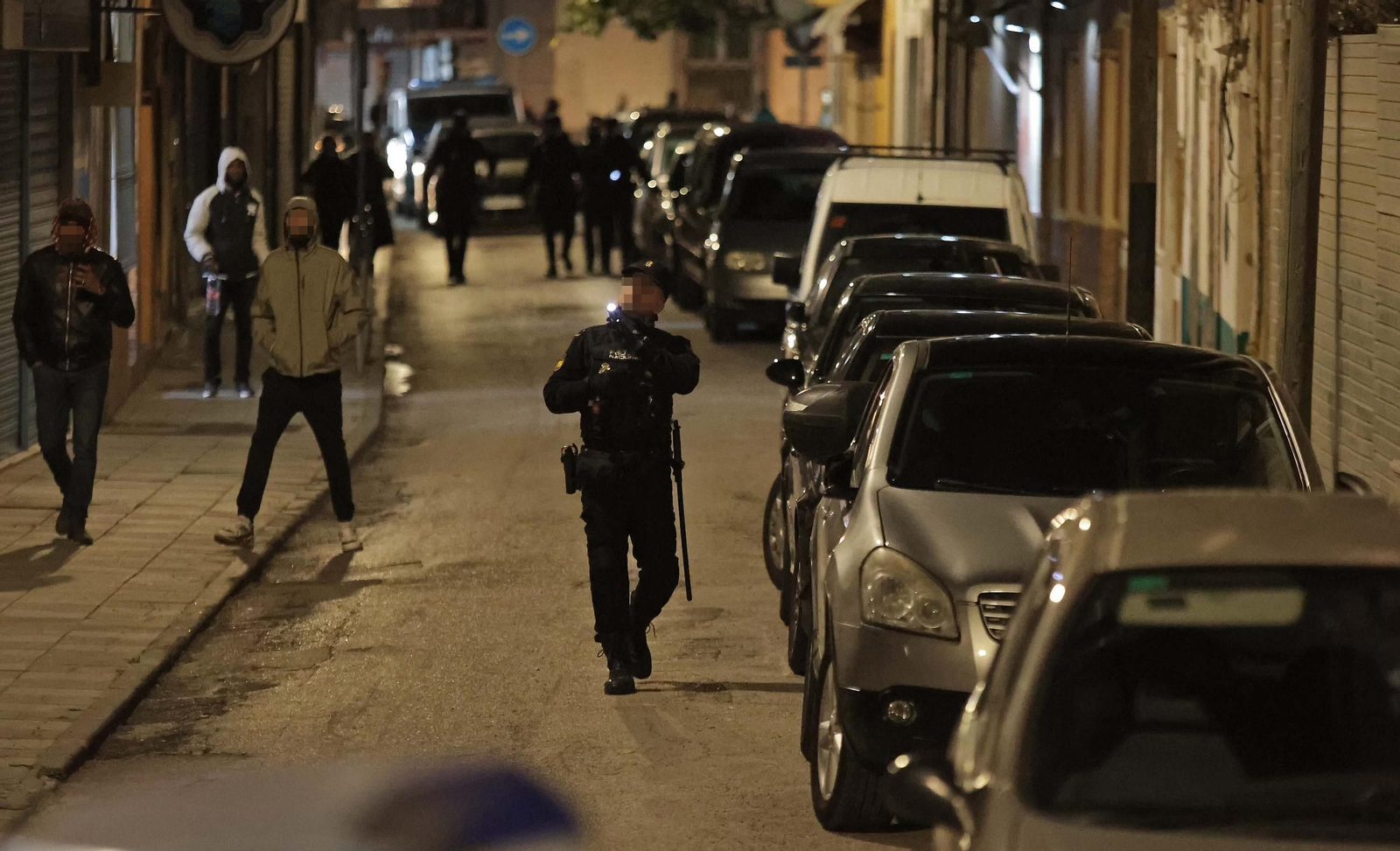 Fotos del despliegue de la Policía Nacional en el barrio de La Caridad de Algeciras