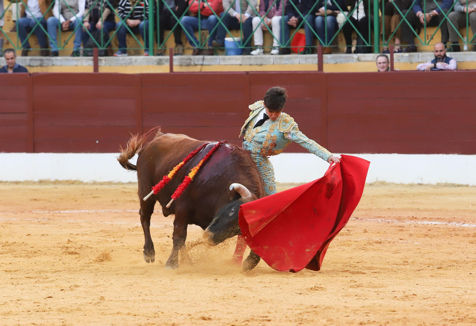 Imágenes de la novillada previa a la Semana Santa en la plaza de toros de La Línea