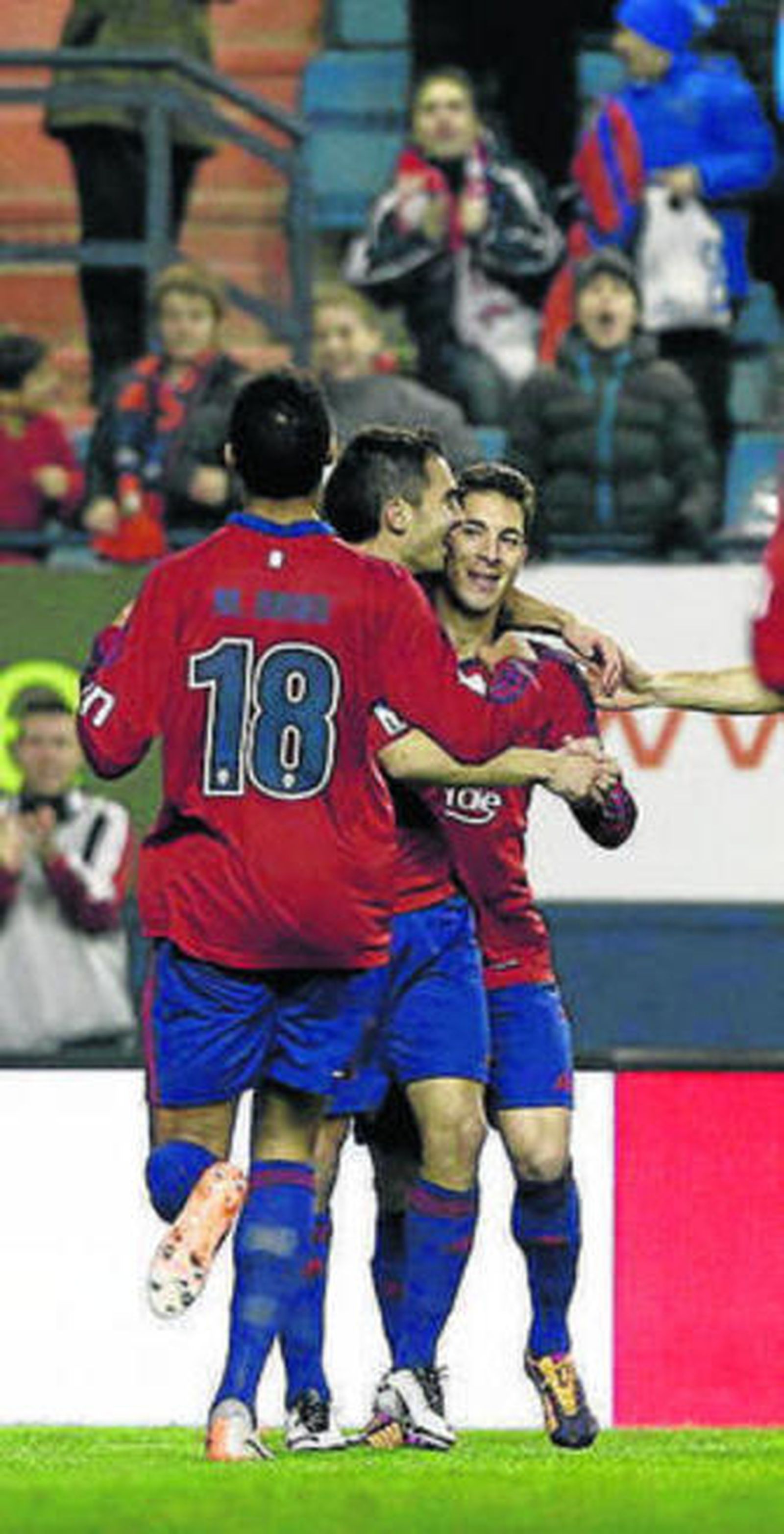 Armenteros se abraza a Cejudo.