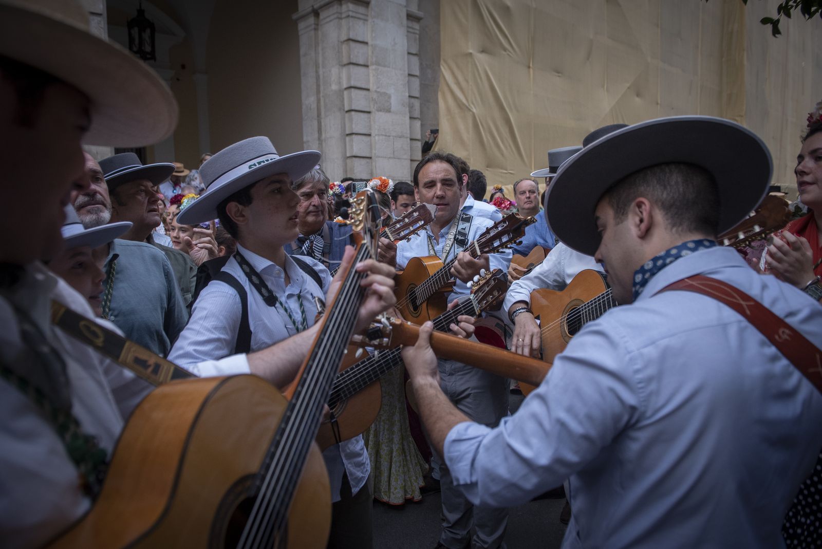 Las imágenes de la salida de la Hermandad del Rocío de Sevilla