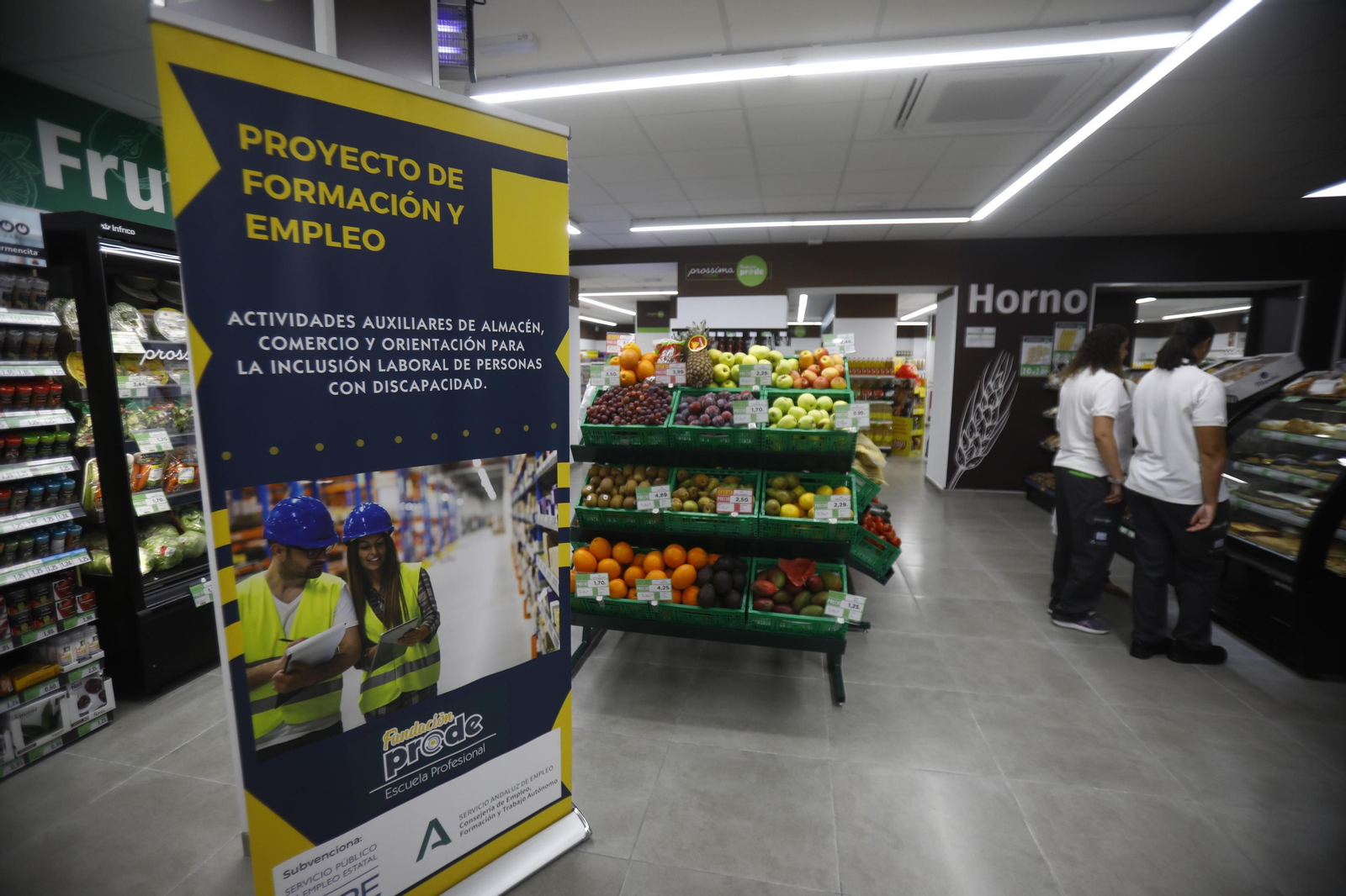 Las imágenes de la apertura del primer supermercado de Andalucía estionado por personas con discapacidad