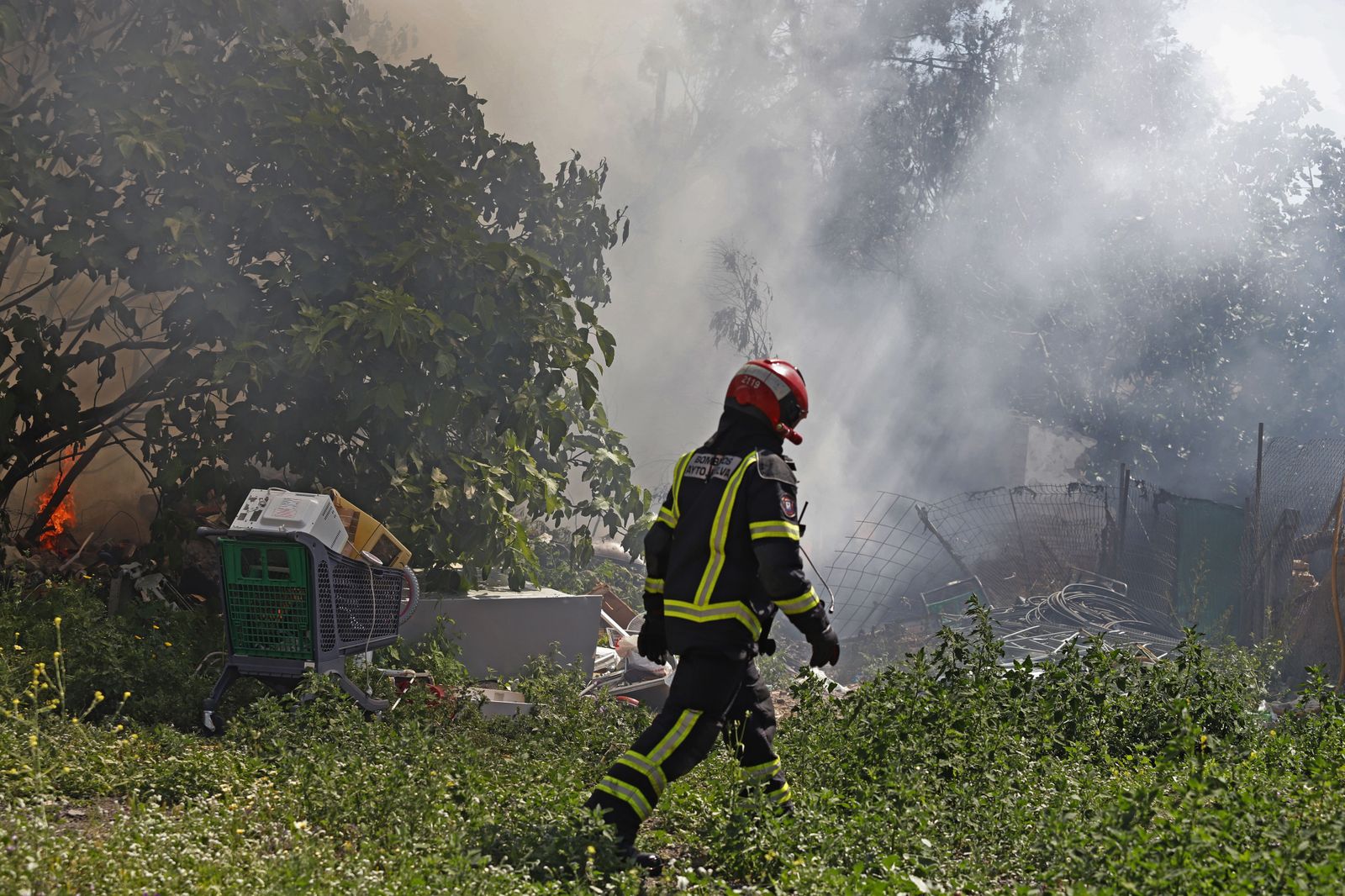 Incendio en las casas abandonadas de la calle Valverde del Camino en Huelva