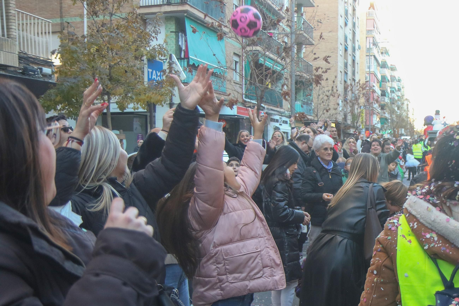 Las mejores imágenes de la cabalgata de Papá Noel en Granada