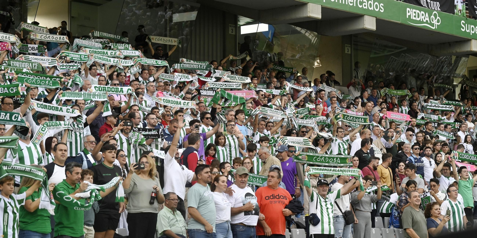 La Tribuna Baja de El Arcángel, llena en el Córdoba CF - Ceuta.