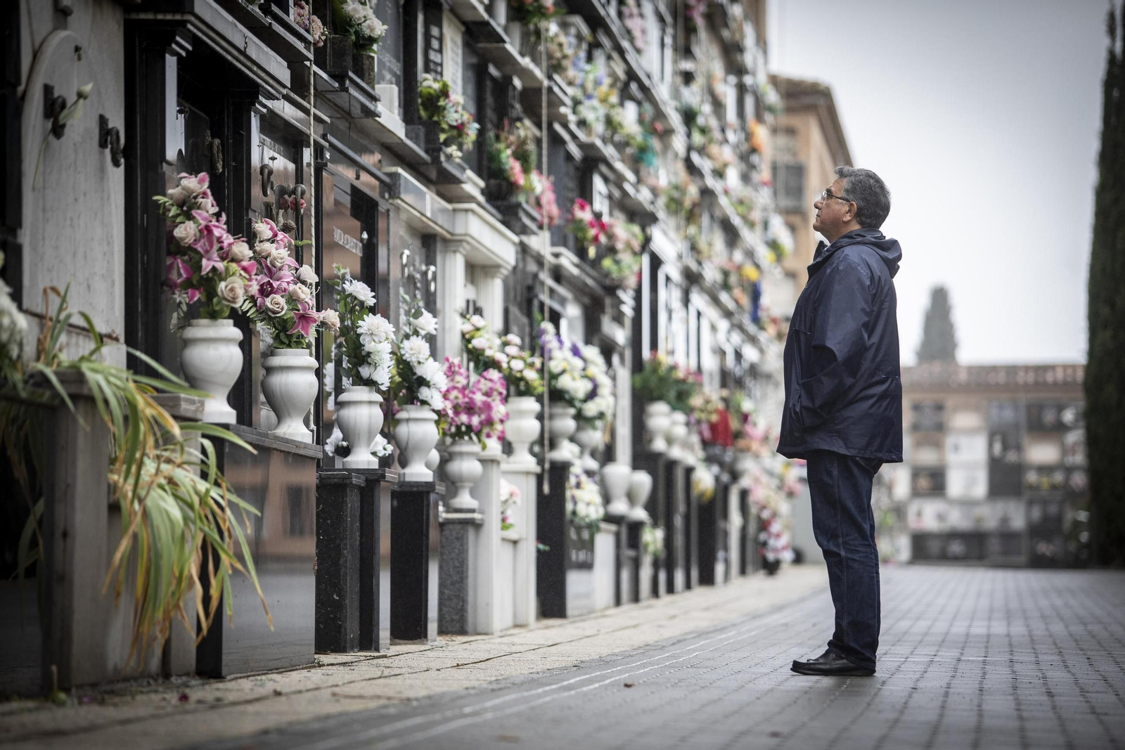 Cementerio de Granada en la víspera del día de todos los santos