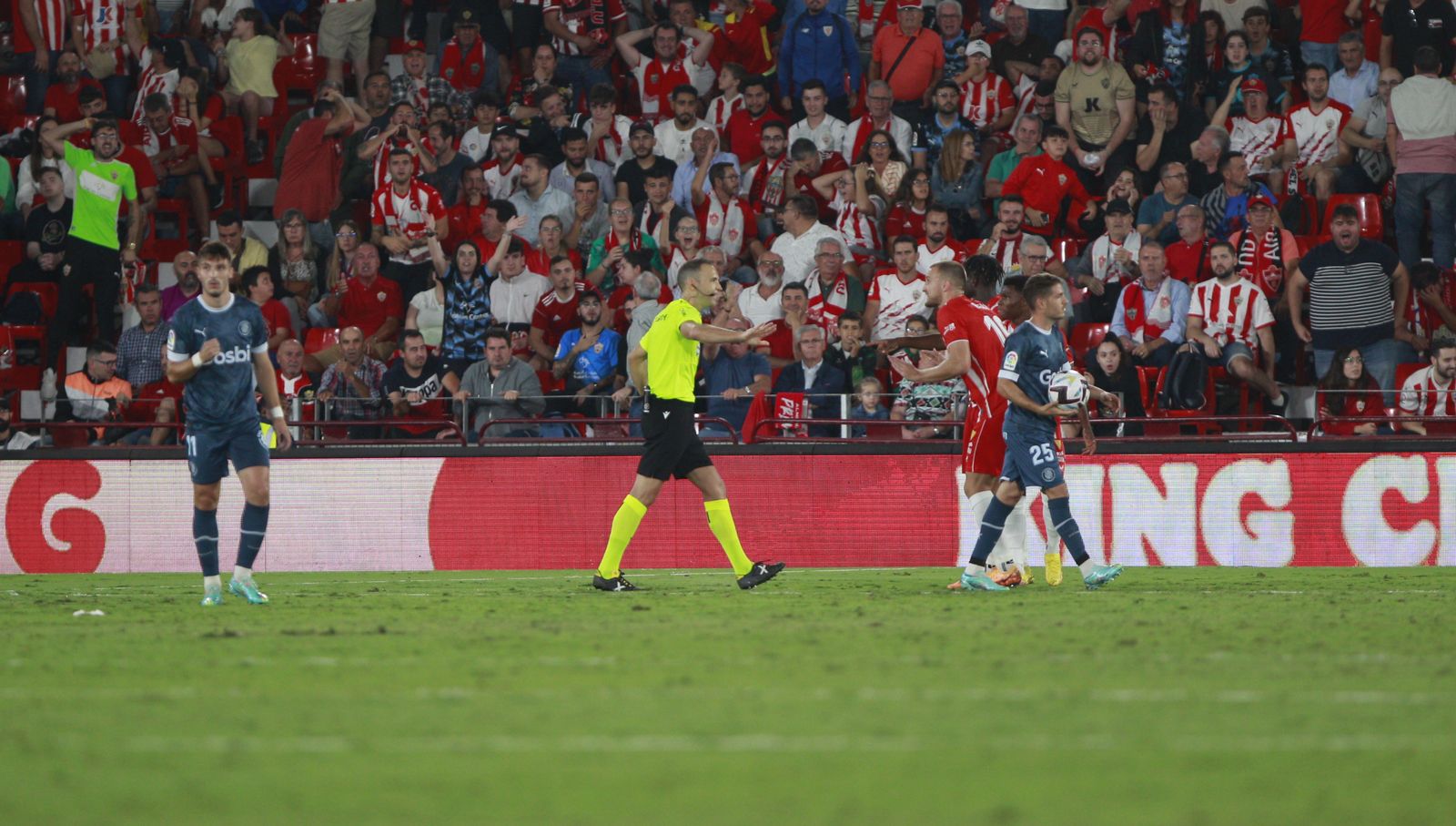 Imágenes del partido de fútbol U.D. Almería-Girona F.C.