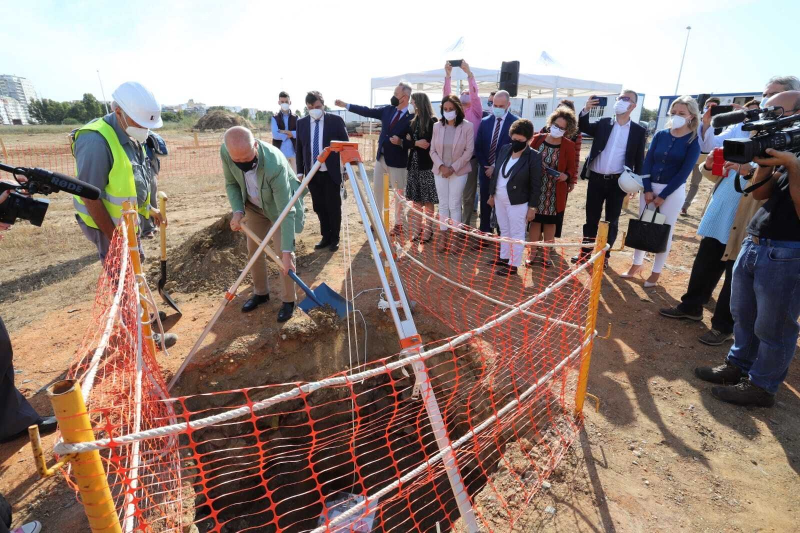 Colocación de  la primera piedra del colegio público del Ensanche.