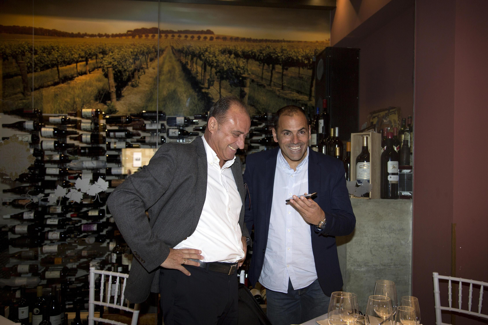 Un momento de la conversación antes del almuerzo.