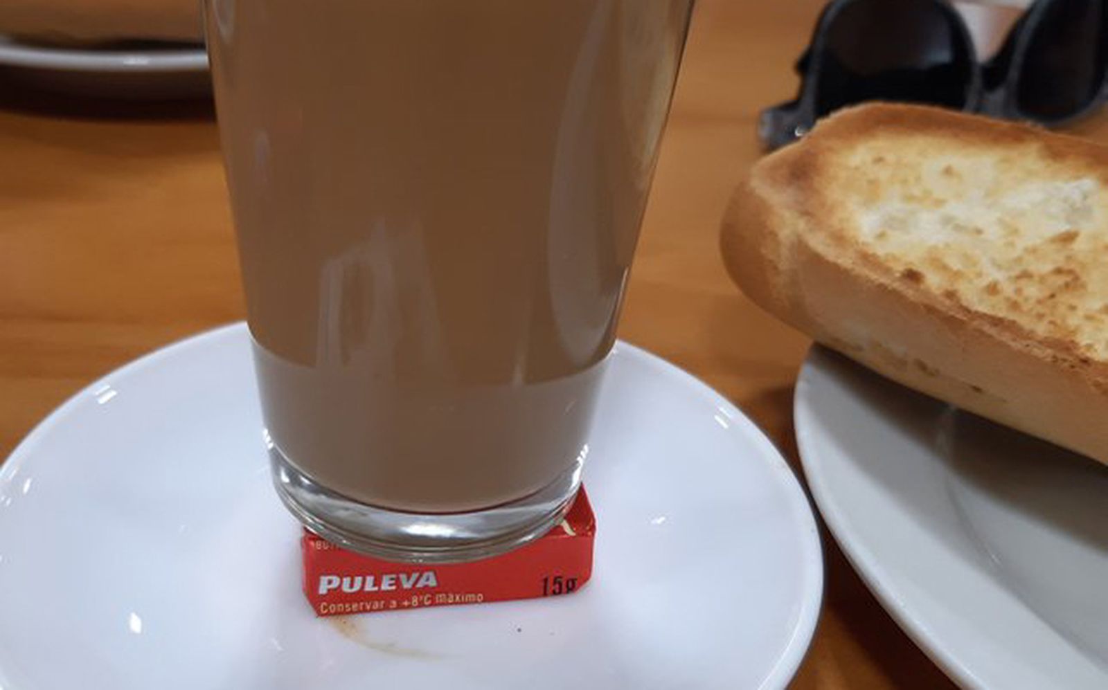 El café sobre la mantequilla