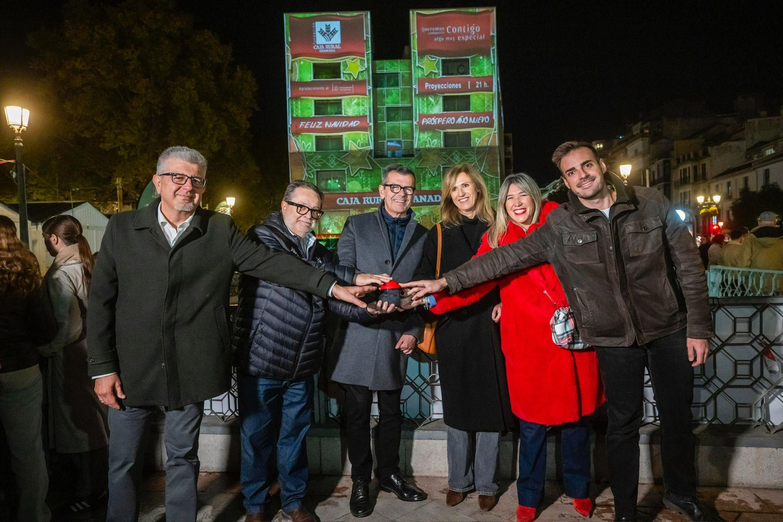 Luque, Hernández y Servián, junto a los concejales del Ayuntamiento de Granada que han inaugurado el videomapping de Fundación Caja Rural Granada
