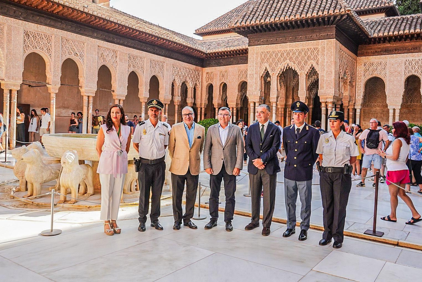 Imagen de la presentación de la iniciativa en el Patio de los Leones de la Alhambra