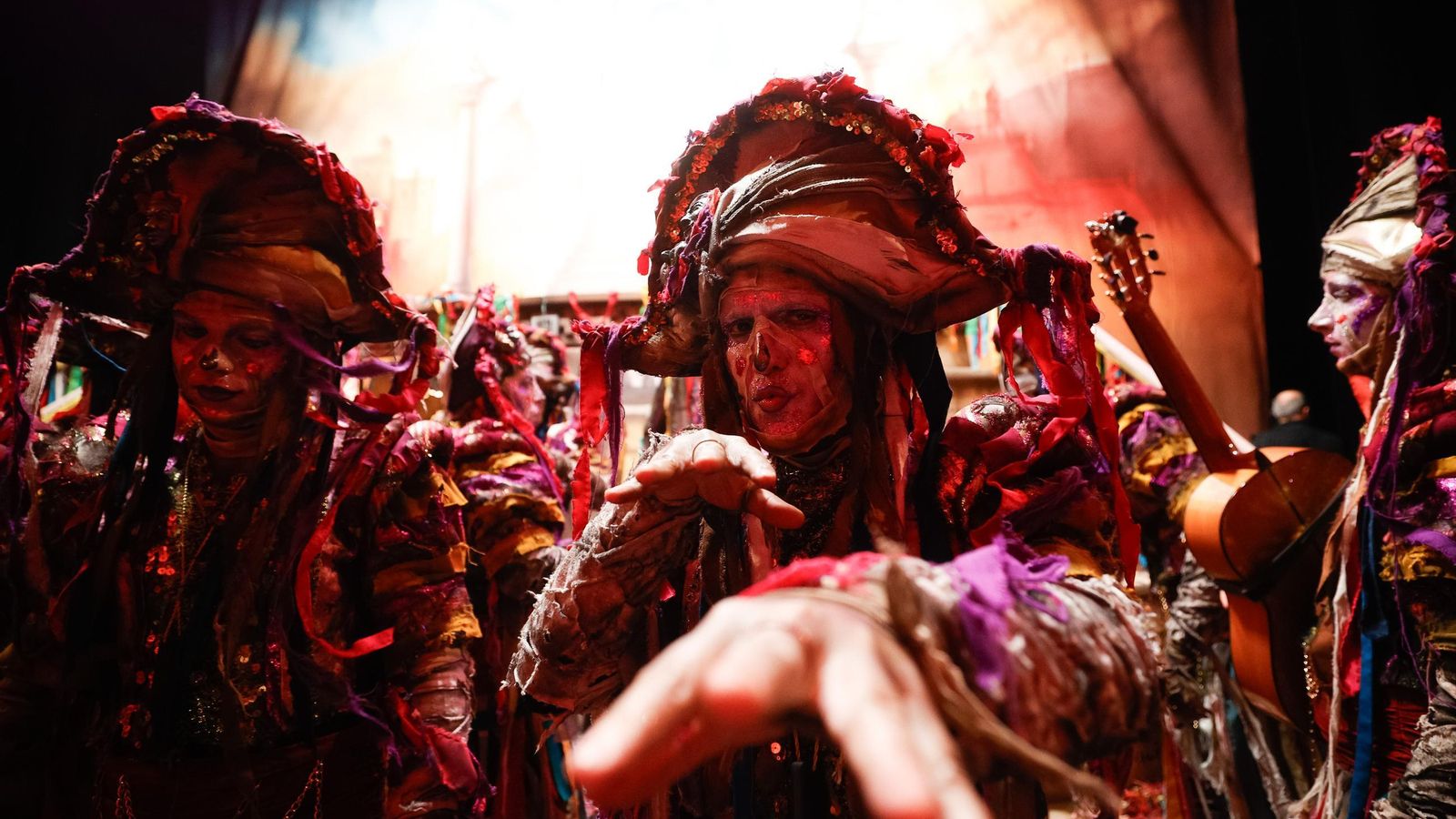 Búscate entre las mejores imágenes de la final del COAC 2025 del Carnaval de Cádiz