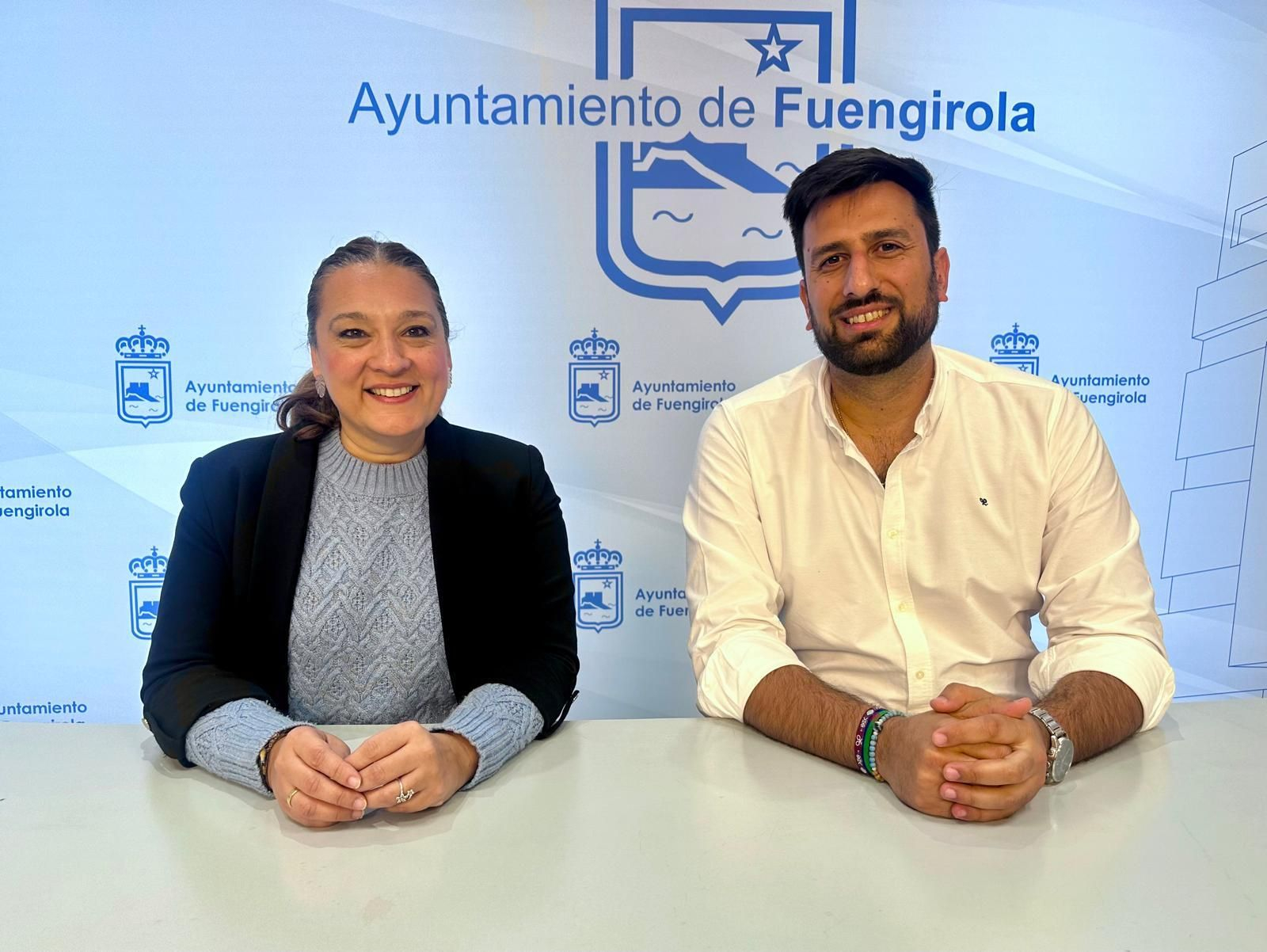 La concejala de Hacienda, Rosa Ana Bravo, y el edil de de Juventud,  Isaac Vargas.